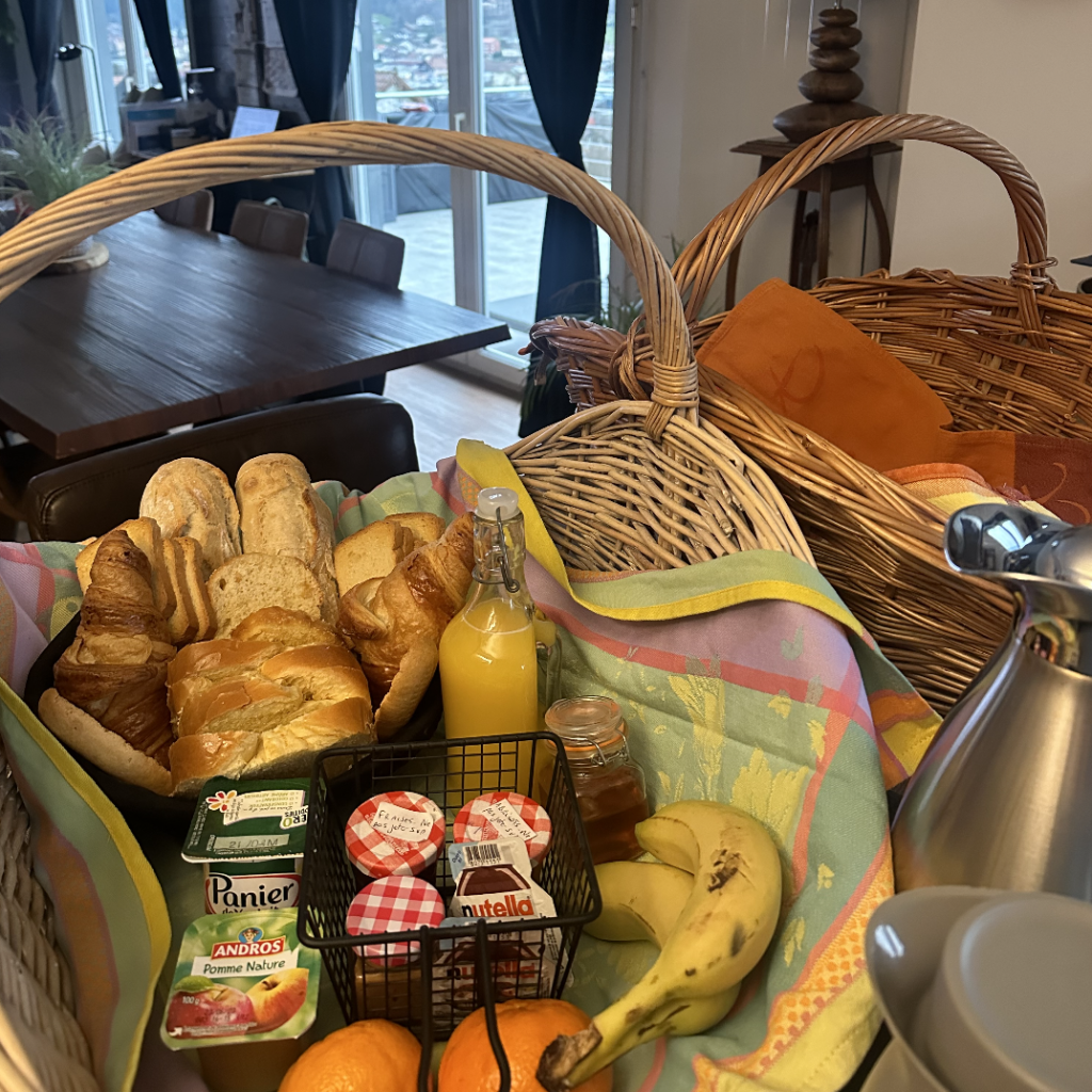 Panier petits déjeuner de la chambre d'hote à gerardmer