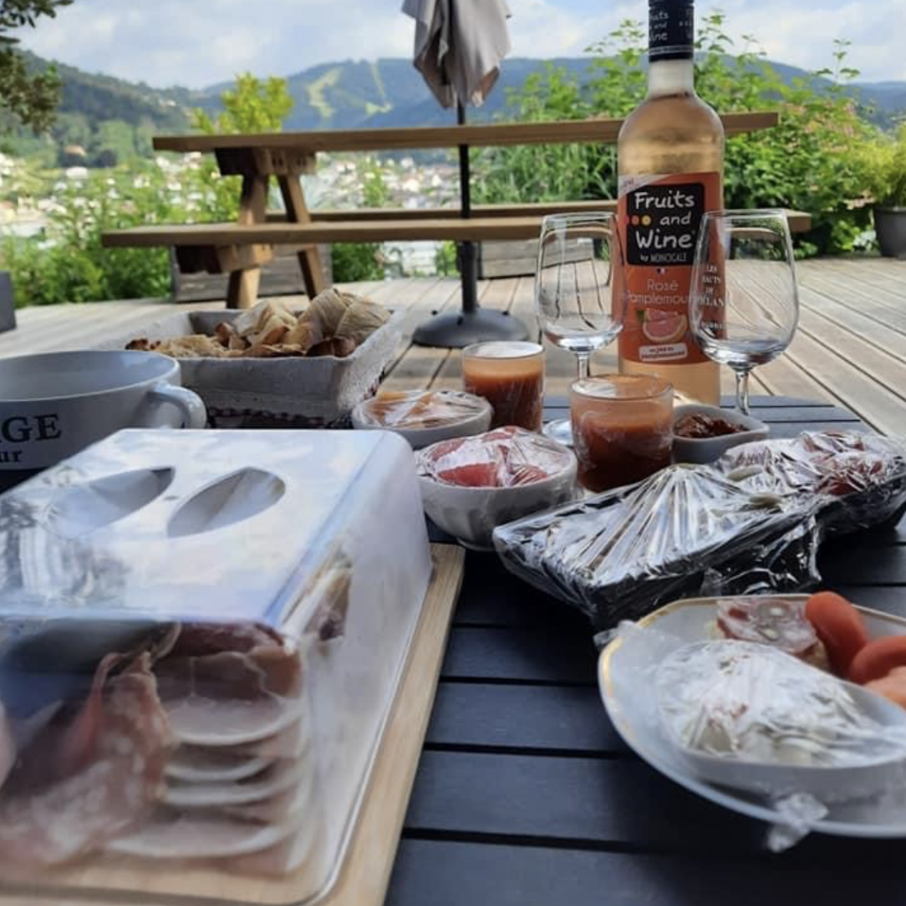 Panier plateau repas de la chambre d'hote à gerardmer